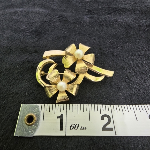 Brooks Flower Ribbon Pin - Picture 6 of 7